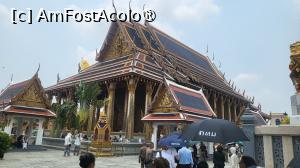 [P20] Cea mai importanta cladire a complexului ramane insa Wat Phra Kaew (Templul lui Buddha de Smarald), capela regala care adaposteste cea mai sfanta relicva a tarii, un Buddha de 66 cm inaltime, sculptat dintr-o singura bucata de jad. Spre deosebire de alte temple, aici nu locuiesc calugari. » foto by geani anto
 - 
<span class="allrVoted glyphicon glyphicon-heart hidden" id="av1549775"></span>
<a class="m-l-10 hidden" id="sv1549775" onclick="voting_Foto_DelVot(,1549775,3625)" role="button">șterge vot <span class="glyphicon glyphicon-remove"></span></a>
<a id="v91549775" class=" c-red"  onclick="voting_Foto_SetVot(1549775)" role="button"><span class="glyphicon glyphicon-heart-empty"></span> <b>LIKE</b> = Votează poza</a> <img class="hidden"  id="f1549775W9" src="/imagini/loader.gif" border="0" /><span class="AjErrMes hidden" id="e1549775ErM"></span>