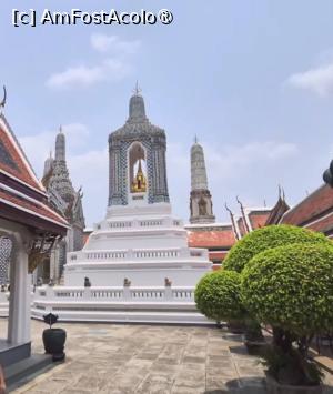 [P26] Ho Phra Ghandhararat este o alta cladire construita de Rama al IV-lea, cu un turn mic din caramida si mortar. In interior este consacrat Buddha rugandu-se pentru ploaie, folosit in ceremonia budista pentru binecuvantarea boabelor de orez care sunt apoi semanate in timpul Ceremoniei anuale a aratului. » foto by geani anto
 - 
<span class="allrVoted glyphicon glyphicon-heart hidden" id="av1549781"></span>
<a class="m-l-10 hidden" id="sv1549781" onclick="voting_Foto_DelVot(,1549781,3625)" role="button">șterge vot <span class="glyphicon glyphicon-remove"></span></a>
<a id="v91549781" class=" c-red"  onclick="voting_Foto_SetVot(1549781)" role="button"><span class="glyphicon glyphicon-heart-empty"></span> <b>LIKE</b> = Votează poza</a> <img class="hidden"  id="f1549781W9" src="/imagini/loader.gif" border="0" /><span class="AjErrMes hidden" id="e1549781ErM"></span>