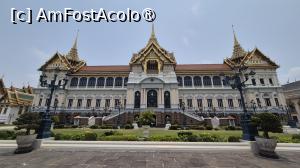 [P31] O cladire remarcabila este Phra Thinang Chakri Maha Prasad - Sala Tronului Chakri Maha Prasat, comandata de regele Rama al V-lea, care imbina o fatada in stilul Renasterii Italiene cu acoperisuri traditionale thailandeze in trei trepte. Chakri Maha Prasad are sali de receptie, sala de mese folosita si pentru banchete regale si o sala a tronului. » foto by geani anto
 - 
<span class="allrVoted glyphicon glyphicon-heart hidden" id="av1549786"></span>
<a class="m-l-10 hidden" id="sv1549786" onclick="voting_Foto_DelVot(,1549786,3625)" role="button">șterge vot <span class="glyphicon glyphicon-remove"></span></a>
<a id="v91549786" class=" c-red"  onclick="voting_Foto_SetVot(1549786)" role="button"><span class="glyphicon glyphicon-heart-empty"></span> <b>LIKE</b> = Votează poza</a> <img class="hidden"  id="f1549786W9" src="/imagini/loader.gif" border="0" /><span class="AjErrMes hidden" id="e1549786ErM"></span>
