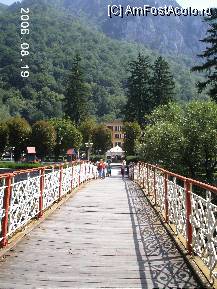 [P02] Vedere de pe podul peste Cerna, spre parcul din staţiune » foto by Costi
 - 
<span class="allrVoted glyphicon glyphicon-heart hidden" id="av39069"></span>
<a class="m-l-10 hidden" id="sv39069" onclick="voting_Foto_DelVot(,39069,3645)" role="button">șterge vot <span class="glyphicon glyphicon-remove"></span></a>
<a id="v939069" class=" c-red"  onclick="voting_Foto_SetVot(39069)" role="button"><span class="glyphicon glyphicon-heart-empty"></span> <b>LIKE</b> = Votează poza</a> <img class="hidden"  id="f39069W9" src="/imagini/loader.gif" border="0" /><span class="AjErrMes hidden" id="e39069ErM"></span>