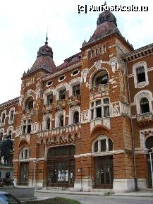 [P17] Construita inainte de instaurarea regimului comunist, cladirea din imagine a servit drept sala de mese in perioada socialista, dar in prezent are parte de o 'moarte' lenta. » foto by corinka
 - 
<span class="allrVoted glyphicon glyphicon-heart hidden" id="av36202"></span>
<a class="m-l-10 hidden" id="sv36202" onclick="voting_Foto_DelVot(,36202,3645)" role="button">șterge vot <span class="glyphicon glyphicon-remove"></span></a>
<a id="v936202" class=" c-red"  onclick="voting_Foto_SetVot(36202)" role="button"><span class="glyphicon glyphicon-heart-empty"></span> <b>LIKE</b> = Votează poza</a> <img class="hidden"  id="f36202W9" src="/imagini/loader.gif" border="0" /><span class="AjErrMes hidden" id="e36202ErM"></span>