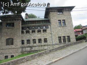 [P18] Casa cu farfurii » foto by Michi
 - 
<span class="allrVoted glyphicon glyphicon-heart hidden" id="av1102694"></span>
<a class="m-l-10 hidden" id="sv1102694" onclick="voting_Foto_DelVot(,1102694,3677)" role="button">șterge vot <span class="glyphicon glyphicon-remove"></span></a>
<a id="v91102694" class=" c-red"  onclick="voting_Foto_SetVot(1102694)" role="button"><span class="glyphicon glyphicon-heart-empty"></span> <b>LIKE</b> = Votează poza</a> <img class="hidden"  id="f1102694W9" src="/imagini/loader.gif" border="0" /><span class="AjErrMes hidden" id="e1102694ErM"></span>