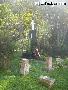 [P16] Monument ridicat celor 46 de legionari...ce repauseaza aici...gasindu-si odihna la un an dupa ce au fost omorati. » foto by catalinalupu
 - 
<span class="allrVoted glyphicon glyphicon-heart hidden" id="av176680"></span>
<a class="m-l-10 hidden" id="sv176680" onclick="voting_Foto_DelVot(,176680,3678)" role="button">șterge vot <span class="glyphicon glyphicon-remove"></span></a>
<a id="v9176680" class=" c-red"  onclick="voting_Foto_SetVot(176680)" role="button"><span class="glyphicon glyphicon-heart-empty"></span> <b>LIKE</b> = Votează poza</a> <img class="hidden"  id="f176680W9" src="/imagini/loader.gif" border="0" /><span class="AjErrMes hidden" id="e176680ErM"></span>