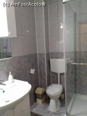[P04] Încălzirea e în pardoseală deci nu sunt calorifere. Este un uscător care se poate întinde, dar halatele nu se prea usucă de seara pana dimineața. E drept ca le poți schimba...  » foto by Eric s mom
 - 
<span class="allrVoted glyphicon glyphicon-heart hidden" id="av1053133"></span>
<a class="m-l-10 hidden" id="sv1053133" onclick="voting_Foto_DelVot(,1053133,3690)" role="button">șterge vot <span class="glyphicon glyphicon-remove"></span></a>
<a id="v91053133" class=" c-red"  onclick="voting_Foto_SetVot(1053133)" role="button"><span class="glyphicon glyphicon-heart-empty"></span> <b>LIKE</b> = Votează poza</a> <img class="hidden"  id="f1053133W9" src="/imagini/loader.gif" border="0" /><span class="AjErrMes hidden" id="e1053133ErM"></span>