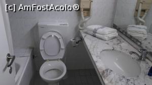 [P04] Baia-de dimensiuni reduse. Inghesuita, fata de spatiul excedentar din camera...  » foto by malganis
 - 
<span class="allrVoted glyphicon glyphicon-heart hidden" id="av1050668"></span>
<a class="m-l-10 hidden" id="sv1050668" onclick="voting_Foto_DelVot(,1050668,3693)" role="button">șterge vot <span class="glyphicon glyphicon-remove"></span></a>
<a id="v91050668" class=" c-red"  onclick="voting_Foto_SetVot(1050668)" role="button"><span class="glyphicon glyphicon-heart-empty"></span> <b>LIKE</b> = Votează poza</a> <img class="hidden"  id="f1050668W9" src="/imagini/loader.gif" border="0" /><span class="AjErrMes hidden" id="e1050668ErM"></span>
