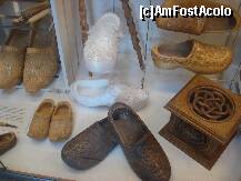 [P49] eiii... iata ce saboti mici si delicati.
si... saboti albi, de nunta » foto by a.sr*
 - 
<span class="allrVoted glyphicon glyphicon-heart hidden" id="av271736"></span>
<a class="m-l-10 hidden" id="sv271736" onclick="voting_Foto_DelVot(,271736,3710)" role="button">șterge vot <span class="glyphicon glyphicon-remove"></span></a>
<a id="v9271736" class=" c-red"  onclick="voting_Foto_SetVot(271736)" role="button"><span class="glyphicon glyphicon-heart-empty"></span> <b>LIKE</b> = Votează poza</a> <img class="hidden"  id="f271736W9" src="/imagini/loader.gif" border="0" /><span class="AjErrMes hidden" id="e271736ErM"></span>