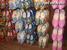 [P50] saboti, saboti, saboti ! ce sa alegi ?
 eu mi-am ales din cei albi cu desen albastru » foto by a.sr*
 - 
<span class="allrVoted glyphicon glyphicon-heart hidden" id="av271737"></span>
<a class="m-l-10 hidden" id="sv271737" onclick="voting_Foto_DelVot(,271737,3710)" role="button">șterge vot <span class="glyphicon glyphicon-remove"></span></a>
<a id="v9271737" class=" c-red"  onclick="voting_Foto_SetVot(271737)" role="button"><span class="glyphicon glyphicon-heart-empty"></span> <b>LIKE</b> = Votează poza</a> <img class="hidden"  id="f271737W9" src="/imagini/loader.gif" border="0" /><span class="AjErrMes hidden" id="e271737ErM"></span>