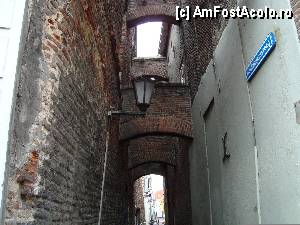 [P17] Pe o straduta laterala, vezi grinzile de caramida ce sustin cladirile ,,adormite'' ale orasului » foto by mireille
 - 
<span class="allrVoted glyphicon glyphicon-heart hidden" id="av422889"></span>
<a class="m-l-10 hidden" id="sv422889" onclick="voting_Foto_DelVot(,422889,3710)" role="button">șterge vot <span class="glyphicon glyphicon-remove"></span></a>
<a id="v9422889" class=" c-red"  onclick="voting_Foto_SetVot(422889)" role="button"><span class="glyphicon glyphicon-heart-empty"></span> <b>LIKE</b> = Votează poza</a> <img class="hidden"  id="f422889W9" src="/imagini/loader.gif" border="0" /><span class="AjErrMes hidden" id="e422889ErM"></span>