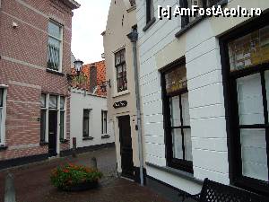 [P35] casa cea mai mica din oras -e in cladirea aplecata si sta sa cada pe tine-cat e de fragila » foto by mireille
 - 
<span class="allrVoted glyphicon glyphicon-heart hidden" id="av422907"></span>
<a class="m-l-10 hidden" id="sv422907" onclick="voting_Foto_DelVot(,422907,3710)" role="button">șterge vot <span class="glyphicon glyphicon-remove"></span></a>
<a id="v9422907" class=" c-red"  onclick="voting_Foto_SetVot(422907)" role="button"><span class="glyphicon glyphicon-heart-empty"></span> <b>LIKE</b> = Votează poza</a> <img class="hidden"  id="f422907W9" src="/imagini/loader.gif" border="0" /><span class="AjErrMes hidden" id="e422907ErM"></span>