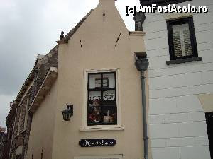 [P39] CASA CU PAPUSA IN FERESTRA -preferata mea -azi e muzeu, dar telefoneaza daca vrei sa intri » foto by mireille
 - 
<span class="allrVoted glyphicon glyphicon-heart hidden" id="av422911"></span>
<a class="m-l-10 hidden" id="sv422911" onclick="voting_Foto_DelVot(,422911,3710)" role="button">șterge vot <span class="glyphicon glyphicon-remove"></span></a>
<a id="v9422911" class=" c-red"  onclick="voting_Foto_SetVot(422911)" role="button"><span class="glyphicon glyphicon-heart-empty"></span> <b>LIKE</b> = Votează poza</a> <img class="hidden"  id="f422911W9" src="/imagini/loader.gif" border="0" /><span class="AjErrMes hidden" id="e422911ErM"></span>