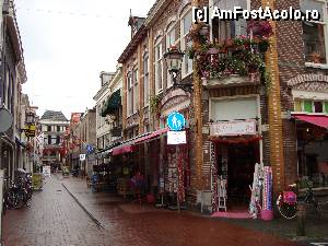 [P43] Strada comerciala si magazin cu suveniruri -arhitectura deosebita a caselor-bicicleta nelipsita » foto by mireille
 - 
<span class="allrVoted glyphicon glyphicon-heart hidden" id="av422915"></span>
<a class="m-l-10 hidden" id="sv422915" onclick="voting_Foto_DelVot(,422915,3710)" role="button">șterge vot <span class="glyphicon glyphicon-remove"></span></a>
<a id="v9422915" class=" c-red"  onclick="voting_Foto_SetVot(422915)" role="button"><span class="glyphicon glyphicon-heart-empty"></span> <b>LIKE</b> = Votează poza</a> <img class="hidden"  id="f422915W9" src="/imagini/loader.gif" border="0" /><span class="AjErrMes hidden" id="e422915ErM"></span>