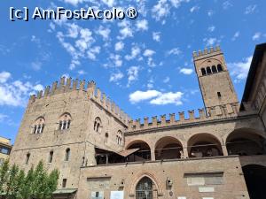 [P01] Palazzo Re Enzo din Piazza del Nettuno » foto by Carmen Ion
 - 
<span class="allrVoted glyphicon glyphicon-heart hidden" id="av1536883"></span>
<a class="m-l-10 hidden" id="sv1536883" onclick="voting_Foto_DelVot(,1536883,3721)" role="button">șterge vot <span class="glyphicon glyphicon-remove"></span></a>
<a id="v91536883" class=" c-red"  onclick="voting_Foto_SetVot(1536883)" role="button"><span class="glyphicon glyphicon-heart-empty"></span> <b>LIKE</b> = Votează poza</a> <img class="hidden"  id="f1536883W9" src="/imagini/loader.gif" border="0" /><span class="AjErrMes hidden" id="e1536883ErM"></span>