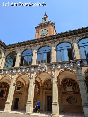[P17] Palazzo dell Archiginnasio, primul sediu al universității din Bologna » foto by Carmen Ion
 - 
<span class="allrVoted glyphicon glyphicon-heart hidden" id="av1536899"></span>
<a class="m-l-10 hidden" id="sv1536899" onclick="voting_Foto_DelVot(,1536899,3721)" role="button">șterge vot <span class="glyphicon glyphicon-remove"></span></a>
<a id="v91536899" class=" c-red"  onclick="voting_Foto_SetVot(1536899)" role="button"><span class="glyphicon glyphicon-heart-empty"></span> <b>LIKE</b> = Votează poza</a> <img class="hidden"  id="f1536899W9" src="/imagini/loader.gif" border="0" /><span class="AjErrMes hidden" id="e1536899ErM"></span>