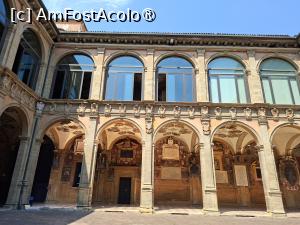 [P27] Palazzo dell’Archiginnasio - curtea interioară » foto by Carmen Ion
 - 
<span class="allrVoted glyphicon glyphicon-heart hidden" id="av1537870"></span>
<a class="m-l-10 hidden" id="sv1537870" onclick="voting_Foto_DelVot(,1537870,3721)" role="button">șterge vot <span class="glyphicon glyphicon-remove"></span></a>
<a id="v91537870" class=" c-red"  onclick="voting_Foto_SetVot(1537870)" role="button"><span class="glyphicon glyphicon-heart-empty"></span> <b>LIKE</b> = Votează poza</a> <img class="hidden"  id="f1537870W9" src="/imagini/loader.gif" border="0" /><span class="AjErrMes hidden" id="e1537870ErM"></span>
