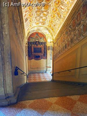 [P46] Palazzo dell’Archiginnasio - scara care urcă spre Sala Stabat Mater » foto by Carmen Ion
 - 
<span class="allrVoted glyphicon glyphicon-heart hidden" id="av1537889"></span>
<a class="m-l-10 hidden" id="sv1537889" onclick="voting_Foto_DelVot(,1537889,3721)" role="button">șterge vot <span class="glyphicon glyphicon-remove"></span></a>
<a id="v91537889" class=" c-red"  onclick="voting_Foto_SetVot(1537889)" role="button"><span class="glyphicon glyphicon-heart-empty"></span> <b>LIKE</b> = Votează poza</a> <img class="hidden"  id="f1537889W9" src="/imagini/loader.gif" border="0" /><span class="AjErrMes hidden" id="e1537889ErM"></span>