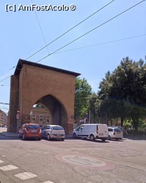 [P30] Porta San Vitale » foto by Carmen Ion
 - 
<span class="allrVoted glyphicon glyphicon-heart hidden" id="av1539018"></span>
<a class="m-l-10 hidden" id="sv1539018" onclick="voting_Foto_DelVot(,1539018,3721)" role="button">șterge vot <span class="glyphicon glyphicon-remove"></span></a>
<a id="v91539018" class=" c-red"  onclick="voting_Foto_SetVot(1539018)" role="button"><span class="glyphicon glyphicon-heart-empty"></span> <b>LIKE</b> = Votează poza</a> <img class="hidden"  id="f1539018W9" src="/imagini/loader.gif" border="0" /><span class="AjErrMes hidden" id="e1539018ErM"></span>