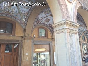 [P05] Splendidul portic din Piazza Cavour » foto by Carmen Ion
 - 
<span class="allrVoted glyphicon glyphicon-heart hidden" id="av1538993"></span>
<a class="m-l-10 hidden" id="sv1538993" onclick="voting_Foto_DelVot(,1538993,3721)" role="button">șterge vot <span class="glyphicon glyphicon-remove"></span></a>
<a id="v91538993" class=" c-red"  onclick="voting_Foto_SetVot(1538993)" role="button"><span class="glyphicon glyphicon-heart-empty"></span> <b>LIKE</b> = Votează poza</a> <img class="hidden"  id="f1538993W9" src="/imagini/loader.gif" border="0" /><span class="AjErrMes hidden" id="e1538993ErM"></span>