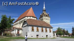 [P21] Ansamblul format din biserica fortificată și turnul cu ceas, asemănător celui din Sighișoara; clădirea din față e cea unde se află „casa de bilete” » foto by crismis
 - 
<span class="allrVoted glyphicon glyphicon-heart hidden" id="av738414"></span>
<a class="m-l-10 hidden" id="sv738414" onclick="voting_Foto_DelVot(,738414,3750)" role="button">șterge vot <span class="glyphicon glyphicon-remove"></span></a>
<a id="v9738414" class=" c-red"  onclick="voting_Foto_SetVot(738414)" role="button"><span class="glyphicon glyphicon-heart-empty"></span> <b>LIKE</b> = Votează poza</a> <img class="hidden"  id="f738414W9" src="/imagini/loader.gif" border="0" /><span class="AjErrMes hidden" id="e738414ErM"></span>