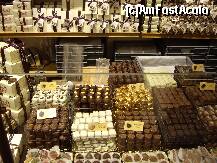 [P17] Deci priviti ca nici mie nu-mi vine a crede ce vad si ce pofta'mi fac.... exista in acest magazin si degustare insa nu va imaginati ca lumea statea la coada ci mai degraba alegeau sa cumpere,la noi daca era asa ceva 2 zile creca aveau deschis non-stop si ramaneau si fara marfa,romanii iau la pachet ! » foto by lavylus*
 - 
<span class="allrVoted glyphicon glyphicon-heart hidden" id="av151568"></span>
<a class="m-l-10 hidden" id="sv151568" onclick="voting_Foto_DelVot(,151568,3768)" role="button">șterge vot <span class="glyphicon glyphicon-remove"></span></a>
<a id="v9151568" class=" c-red"  onclick="voting_Foto_SetVot(151568)" role="button"><span class="glyphicon glyphicon-heart-empty"></span> <b>LIKE</b> = Votează poza</a> <img class="hidden"  id="f151568W9" src="/imagini/loader.gif" border="0" /><span class="AjErrMes hidden" id="e151568ErM"></span>