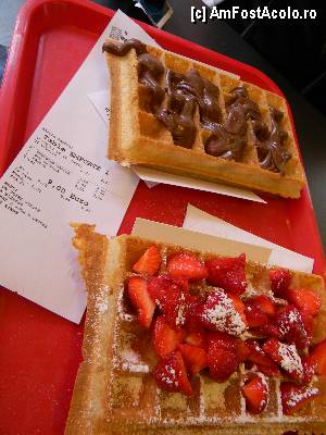 [P12] O minune de waffles. Va busteaza energia rapid. Cand le-am mancat, nu folosisem inca Busul Turistic si nu aveam reducerea. Sunt mai scumpe pt ca le-am mancat la masa (ca sa ne odihnim in mod activ). Daca le luam de pe strada, ar fi costat jumatate.  » foto by MCM
 - 
<span class="allrVoted glyphicon glyphicon-heart hidden" id="av385904"></span>
<a class="m-l-10 hidden" id="sv385904" onclick="voting_Foto_DelVot(,385904,3768)" role="button">șterge vot <span class="glyphicon glyphicon-remove"></span></a>
<a id="v9385904" class=" c-red"  onclick="voting_Foto_SetVot(385904)" role="button"><span class="glyphicon glyphicon-heart-empty"></span> <b>LIKE</b> = Votează poza</a> <img class="hidden"  id="f385904W9" src="/imagini/loader.gif" border="0" /><span class="AjErrMes hidden" id="e385904ErM"></span>