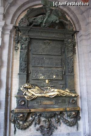 [P11] Cum arata statuia lui Everard Serclaes in 2008 » foto by MCM
 - 
<span class="allrVoted glyphicon glyphicon-heart hidden" id="av386363"></span>
<a class="m-l-10 hidden" id="sv386363" onclick="voting_Foto_DelVot(,386363,3768)" role="button">șterge vot <span class="glyphicon glyphicon-remove"></span></a>
<a id="v9386363" class=" c-red"  onclick="voting_Foto_SetVot(386363)" role="button"><span class="glyphicon glyphicon-heart-empty"></span> <b>LIKE</b> = Votează poza</a> <img class="hidden"  id="f386363W9" src="/imagini/loader.gif" border="0" /><span class="AjErrMes hidden" id="e386363ErM"></span>