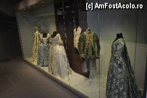 [P18] Idei de toalete pentru revelion, exponate ale Muzeului Costumelor si Dantelei » foto by MCM
 - 
<span class="allrVoted glyphicon glyphicon-heart hidden" id="av386370"></span>
<a class="m-l-10 hidden" id="sv386370" onclick="voting_Foto_DelVot(,386370,3768)" role="button">șterge vot <span class="glyphicon glyphicon-remove"></span></a>
<a id="v9386370" class=" c-red"  onclick="voting_Foto_SetVot(386370)" role="button"><span class="glyphicon glyphicon-heart-empty"></span> <b>LIKE</b> = Votează poza</a> <img class="hidden"  id="f386370W9" src="/imagini/loader.gif" border="0" /><span class="AjErrMes hidden" id="e386370ErM"></span>