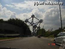 [P15] Atomium. Stiu imaginea din copilarie dar mi-o inchipuiam mult mai mica. 
De fapt, inauntru se poate urca si sunt cateva expozitii.  » foto by rodica1016
 - 
<span class="allrVoted glyphicon glyphicon-heart hidden" id="av409309"></span>
<a class="m-l-10 hidden" id="sv409309" onclick="voting_Foto_DelVot(,409309,3768)" role="button">șterge vot <span class="glyphicon glyphicon-remove"></span></a>
<a id="v9409309" class=" c-red"  onclick="voting_Foto_SetVot(409309)" role="button"><span class="glyphicon glyphicon-heart-empty"></span> <b>LIKE</b> = Votează poza</a> <img class="hidden"  id="f409309W9" src="/imagini/loader.gif" border="0" /><span class="AjErrMes hidden" id="e409309ErM"></span>