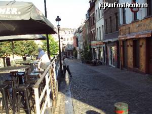 [P11] Rue Petit Bouchon din cartierul Marolles. Era devreme şi proprietarul terasei abia apucase să aranjeze mesele.  » foto by Carmen Ion
 - 
<span class="allrVoted glyphicon glyphicon-heart hidden" id="av664504"></span>
<a class="m-l-10 hidden" id="sv664504" onclick="voting_Foto_DelVot(,664504,3768)" role="button">șterge vot <span class="glyphicon glyphicon-remove"></span></a>
<a id="v9664504" class=" c-red"  onclick="voting_Foto_SetVot(664504)" role="button"><span class="glyphicon glyphicon-heart-empty"></span> <b>LIKE</b> = Votează poza</a> <img class="hidden"  id="f664504W9" src="/imagini/loader.gif" border="0" /><span class="AjErrMes hidden" id="e664504ErM"></span>