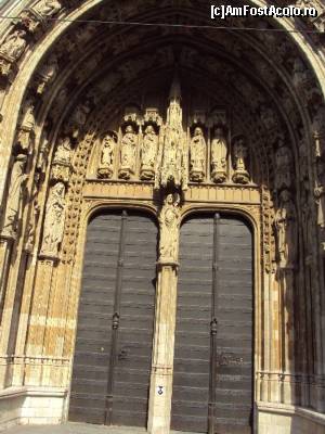 [P31] Una din uşile bogat ornamentate ale bisericii Notre-Dame du Sablon.  » foto by Carmen Ion
 - 
<span class="allrVoted glyphicon glyphicon-heart hidden" id="av664530"></span>
<a class="m-l-10 hidden" id="sv664530" onclick="voting_Foto_DelVot(,664530,3768)" role="button">șterge vot <span class="glyphicon glyphicon-remove"></span></a>
<a id="v9664530" class=" c-red"  onclick="voting_Foto_SetVot(664530)" role="button"><span class="glyphicon glyphicon-heart-empty"></span> <b>LIKE</b> = Votează poza</a> <img class="hidden"  id="f664530W9" src="/imagini/loader.gif" border="0" /><span class="AjErrMes hidden" id="e664530ErM"></span>