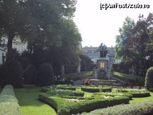 [P37] Place du Petit Sablon.  » foto by Carmen Ion
 - 
<span class="allrVoted glyphicon glyphicon-heart hidden" id="av664543"></span>
<a class="m-l-10 hidden" id="sv664543" onclick="voting_Foto_DelVot(,664543,3768)" role="button">șterge vot <span class="glyphicon glyphicon-remove"></span></a>
<a id="v9664543" class=" c-red"  onclick="voting_Foto_SetVot(664543)" role="button"><span class="glyphicon glyphicon-heart-empty"></span> <b>LIKE</b> = Votează poza</a> <img class="hidden"  id="f664543W9" src="/imagini/loader.gif" border="0" /><span class="AjErrMes hidden" id="e664543ErM"></span>