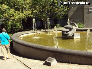 [P40] Jardin de Sculpture de lângă Musees Royaux des Beaux Arts de Belgique - statuia 'La Baigneuse'.  » foto by Carmen Ion
 - 
<span class="allrVoted glyphicon glyphicon-heart hidden" id="av664546"></span>
<a class="m-l-10 hidden" id="sv664546" onclick="voting_Foto_DelVot(,664546,3768)" role="button">șterge vot <span class="glyphicon glyphicon-remove"></span></a>
<a id="v9664546" class=" c-red"  onclick="voting_Foto_SetVot(664546)" role="button"><span class="glyphicon glyphicon-heart-empty"></span> <b>LIKE</b> = Votează poza</a> <img class="hidden"  id="f664546W9" src="/imagini/loader.gif" border="0" /><span class="AjErrMes hidden" id="e664546ErM"></span>