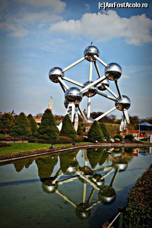 [P05] Atomul vazut din parcul Mini-Europa, parc in care poti vizita Europa in doar cateva ore.  » foto by alexandra17*
 - 
<span class="allrVoted glyphicon glyphicon-heart hidden" id="av503215"></span>
<a class="m-l-10 hidden" id="sv503215" onclick="voting_Foto_DelVot(,503215,3768)" role="button">șterge vot <span class="glyphicon glyphicon-remove"></span></a>
<a id="v9503215" class=" c-red"  onclick="voting_Foto_SetVot(503215)" role="button"><span class="glyphicon glyphicon-heart-empty"></span> <b>LIKE</b> = Votează poza</a> <img class="hidden"  id="f503215W9" src="/imagini/loader.gif" border="0" /><span class="AjErrMes hidden" id="e503215ErM"></span>