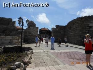 [P43] Nessebar - orașul vechi. La intrare.  » foto by iulianic
 - 
<span class="allrVoted glyphicon glyphicon-heart hidden" id="av974508"></span>
<a class="m-l-10 hidden" id="sv974508" onclick="voting_Foto_DelVot(,974508,3774)" role="button">șterge vot <span class="glyphicon glyphicon-remove"></span></a>
<a id="v9974508" class=" c-red"  onclick="voting_Foto_SetVot(974508)" role="button"><span class="glyphicon glyphicon-heart-empty"></span> <b>LIKE</b> = Votează poza</a> <img class="hidden"  id="f974508W9" src="/imagini/loader.gif" border="0" /><span class="AjErrMes hidden" id="e974508ErM"></span>
