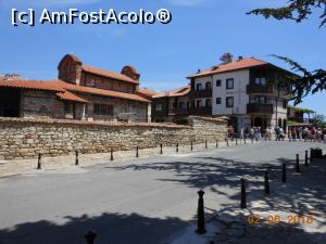 [P44] Nessebar - orașul vechi. Vizitatori la Biserica Sf. Ștefan.  » foto by iulianic
 - 
<span class="allrVoted glyphicon glyphicon-heart hidden" id="av974509"></span>
<a class="m-l-10 hidden" id="sv974509" onclick="voting_Foto_DelVot(,974509,3774)" role="button">șterge vot <span class="glyphicon glyphicon-remove"></span></a>
<a id="v9974509" class=" c-red"  onclick="voting_Foto_SetVot(974509)" role="button"><span class="glyphicon glyphicon-heart-empty"></span> <b>LIKE</b> = Votează poza</a> <img class="hidden"  id="f974509W9" src="/imagini/loader.gif" border="0" /><span class="AjErrMes hidden" id="e974509ErM"></span>