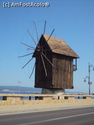 [P01] 1. Moara de vânt de la intrarea în oraș, un simbol al Nessebarului Vechi.  » foto by msnd
 - 
<span class="allrVoted glyphicon glyphicon-heart hidden" id="av1010868"></span>
<a class="m-l-10 hidden" id="sv1010868" onclick="voting_Foto_DelVot(,1010868,3774)" role="button">șterge vot <span class="glyphicon glyphicon-remove"></span></a>
<a id="v91010868" class=" c-red"  onclick="voting_Foto_SetVot(1010868)" role="button"><span class="glyphicon glyphicon-heart-empty"></span> <b>LIKE</b> = Votează poza</a> <img class="hidden"  id="f1010868W9" src="/imagini/loader.gif" border="0" /><span class="AjErrMes hidden" id="e1010868ErM"></span>