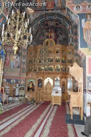 [P11] Manastirea Vlădiceni, interior biserică » foto by Michi
 - 
<span class="allrVoted glyphicon glyphicon-heart hidden" id="av1411907"></span>
<a class="m-l-10 hidden" id="sv1411907" onclick="voting_Foto_DelVot(,1411907,3780)" role="button">șterge vot <span class="glyphicon glyphicon-remove"></span></a>
<a id="v91411907" class=" c-red"  onclick="voting_Foto_SetVot(1411907)" role="button"><span class="glyphicon glyphicon-heart-empty"></span> <b>LIKE</b> = Votează poza</a> <img class="hidden"  id="f1411907W9" src="/imagini/loader.gif" border="0" /><span class="AjErrMes hidden" id="e1411907ErM"></span>