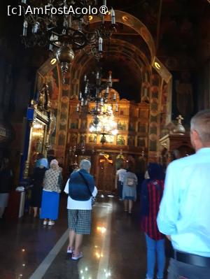 [P16] Manastirea Vlădiceni, interior biserică, Sf. Evanghelist Ioan, la slujbă » foto by Michi
 - 
<span class="allrVoted glyphicon glyphicon-heart hidden" id="av1411912"></span>
<a class="m-l-10 hidden" id="sv1411912" onclick="voting_Foto_DelVot(,1411912,3780)" role="button">șterge vot <span class="glyphicon glyphicon-remove"></span></a>
<a id="v91411912" class=" c-red"  onclick="voting_Foto_SetVot(1411912)" role="button"><span class="glyphicon glyphicon-heart-empty"></span> <b>LIKE</b> = Votează poza</a> <img class="hidden"  id="f1411912W9" src="/imagini/loader.gif" border="0" /><span class="AjErrMes hidden" id="e1411912ErM"></span>