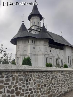 [P24] Manastirea Had&acirc;mbu » foto by Michi
 - 
<span class="allrVoted glyphicon glyphicon-heart hidden" id="av1411920"></span>
<a class="m-l-10 hidden" id="sv1411920" onclick="voting_Foto_DelVot(,1411920,3780)" role="button">șterge vot <span class="glyphicon glyphicon-remove"></span></a>
<a id="v91411920" class=" c-red"  onclick="voting_Foto_SetVot(1411920)" role="button"><span class="glyphicon glyphicon-heart-empty"></span> <b>LIKE</b> = Votează poza</a> <img class="hidden"  id="f1411920W9" src="/imagini/loader.gif" border="0" /><span class="AjErrMes hidden" id="e1411920ErM"></span>