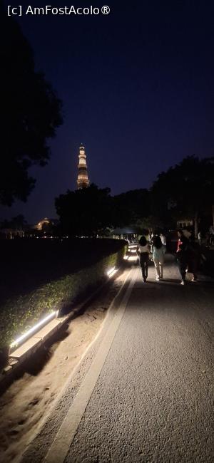 [P87] India - Spre Qutub Minar. » foto by iulianic
 - 
<span class="allrVoted glyphicon glyphicon-heart hidden" id="av1461841"></span>
<a class="m-l-10 hidden" id="sv1461841" onclick="voting_Foto_DelVot(,1461841,3794)" role="button">șterge vot <span class="glyphicon glyphicon-remove"></span></a>
<a id="v91461841" class=" c-red"  onclick="voting_Foto_SetVot(1461841)" role="button"><span class="glyphicon glyphicon-heart-empty"></span> <b>LIKE</b> = Votează poza</a> <img class="hidden"  id="f1461841W9" src="/imagini/loader.gif" border="0" /><span class="AjErrMes hidden" id="e1461841ErM"></span>