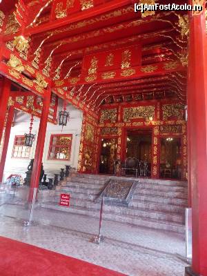 [P13] Phra Thinang Wehart Chamrun (reşedinta regală Lumină Divină), denumit si Palatul Peking, intrare » foto by mprofeanu
 - 
<span class="allrVoted glyphicon glyphicon-heart hidden" id="av607168"></span>
<a class="m-l-10 hidden" id="sv607168" onclick="voting_Foto_DelVot(,607168,3802)" role="button">șterge vot <span class="glyphicon glyphicon-remove"></span></a>
<a id="v9607168" class=" c-red"  onclick="voting_Foto_SetVot(607168)" role="button"><span class="glyphicon glyphicon-heart-empty"></span> <b>LIKE</b> = Votează poza</a> <img class="hidden"  id="f607168W9" src="/imagini/loader.gif" border="0" /><span class="AjErrMes hidden" id="e607168ErM"></span>