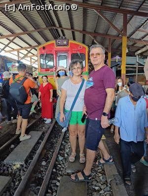 [P24] Railway Market Mae Klong și noi doi » foto by crismis
 - 
<span class="allrVoted glyphicon glyphicon-heart hidden" id="av1359176"></span>
<a class="m-l-10 hidden" id="sv1359176" onclick="voting_Foto_DelVot(,1359176,3802)" role="button">șterge vot <span class="glyphicon glyphicon-remove"></span></a>
<a id="v91359176" class=" c-red"  onclick="voting_Foto_SetVot(1359176)" role="button"><span class="glyphicon glyphicon-heart-empty"></span> <b>LIKE</b> = Votează poza</a> <img class="hidden"  id="f1359176W9" src="/imagini/loader.gif" border="0" /><span class="AjErrMes hidden" id="e1359176ErM"></span>