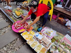 [P26] Railway Market Mae Klong » foto by crismis
 - 
<span class="allrVoted glyphicon glyphicon-heart hidden" id="av1359178"></span>
<a class="m-l-10 hidden" id="sv1359178" onclick="voting_Foto_DelVot(,1359178,3802)" role="button">șterge vot <span class="glyphicon glyphicon-remove"></span></a>
<a id="v91359178" class=" c-red"  onclick="voting_Foto_SetVot(1359178)" role="button"><span class="glyphicon glyphicon-heart-empty"></span> <b>LIKE</b> = Votează poza</a> <img class="hidden"  id="f1359178W9" src="/imagini/loader.gif" border="0" /><span class="AjErrMes hidden" id="e1359178ErM"></span>