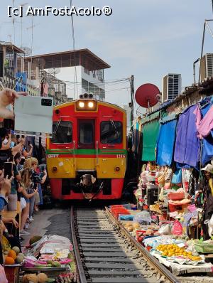 [P31] Railway Market Mae Klong; iată-l! » foto by crismis
 - 
<span class="allrVoted glyphicon glyphicon-heart hidden" id="av1359183"></span>
<a class="m-l-10 hidden" id="sv1359183" onclick="voting_Foto_DelVot(,1359183,3802)" role="button">șterge vot <span class="glyphicon glyphicon-remove"></span></a>
<a id="v91359183" class=" c-red"  onclick="voting_Foto_SetVot(1359183)" role="button"><span class="glyphicon glyphicon-heart-empty"></span> <b>LIKE</b> = Votează poza</a> <img class="hidden"  id="f1359183W9" src="/imagini/loader.gif" border="0" /><span class="AjErrMes hidden" id="e1359183ErM"></span>