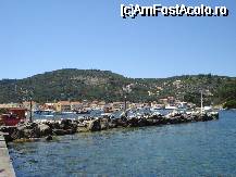 [P08] Gaios si portul vazute din partea extrema a falezei » foto by ileanaxperta*
 - 
<span class="allrVoted glyphicon glyphicon-heart hidden" id="av26273"></span>
<a class="m-l-10 hidden" id="sv26273" onclick="voting_Foto_DelVot(,26273,3807)" role="button">șterge vot <span class="glyphicon glyphicon-remove"></span></a>
<a id="v926273" class=" c-red"  onclick="voting_Foto_SetVot(26273)" role="button"><span class="glyphicon glyphicon-heart-empty"></span> <b>LIKE</b> = Votează poza</a> <img class="hidden"  id="f26273W9" src="/imagini/loader.gif" border="0" /><span class="AjErrMes hidden" id="e26273ErM"></span>