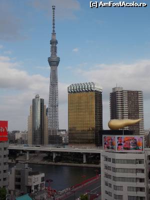 [P01] Tokyo zona Asakusa, vazut de la nivelul 7 al Centrului de Informare Turistica. Poza iconica cu Tokyo Sky Tree in fundal, Asahi Group, cladirea aurie si Flaming Ornament, mare reclama la berea lor Asahi. In partea de jos se vede si raul Sumida cu debarcaderul si podul Azuma-bashi. » foto by mprofeanu
 - 
<span class="allrVoted glyphicon glyphicon-heart hidden" id="av673833"></span>
<a class="m-l-10 hidden" id="sv673833" onclick="voting_Foto_DelVot(,673833,3821)" role="button">șterge vot <span class="glyphicon glyphicon-remove"></span></a>
<a id="v9673833" class=" c-red"  onclick="voting_Foto_SetVot(673833)" role="button"><span class="glyphicon glyphicon-heart-empty"></span> <b>LIKE</b> = Votează poza</a> <img class="hidden"  id="f673833W9" src="/imagini/loader.gif" border="0" /><span class="AjErrMes hidden" id="e673833ErM"></span>