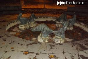 [P18] Statui din parc » foto by AleDia
 - 
<span class="allrVoted glyphicon glyphicon-heart hidden" id="av590135"></span>
<a class="m-l-10 hidden" id="sv590135" onclick="voting_Foto_DelVot(,590135,3827)" role="button">șterge vot <span class="glyphicon glyphicon-remove"></span></a>
<a id="v9590135" class=" c-red"  onclick="voting_Foto_SetVot(590135)" role="button"><span class="glyphicon glyphicon-heart-empty"></span> <b>LIKE</b> = Votează poza</a> <img class="hidden"  id="f590135W9" src="/imagini/loader.gif" border="0" /><span class="AjErrMes hidden" id="e590135ErM"></span>