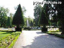 [P16] Fântâna arteziană din grădinile de la Würzburg Residenz » foto by Costi
 - 
<span class="allrVoted glyphicon glyphicon-heart hidden" id="av26369"></span>
<a class="m-l-10 hidden" id="sv26369" onclick="voting_Foto_DelVot(,26369,3830)" role="button">șterge vot <span class="glyphicon glyphicon-remove"></span></a>
<a id="v926369" class=" c-red"  onclick="voting_Foto_SetVot(26369)" role="button"><span class="glyphicon glyphicon-heart-empty"></span> <b>LIKE</b> = Votează poza</a> <img class="hidden"  id="f26369W9" src="/imagini/loader.gif" border="0" /><span class="AjErrMes hidden" id="e26369ErM"></span>