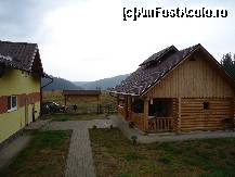 [P18] în stânga este cabana de cazare iar în dreapta bucătăria » foto by marocanu21
 - 
<span class="allrVoted glyphicon glyphicon-heart hidden" id="av473012"></span>
<a class="m-l-10 hidden" id="sv473012" onclick="voting_Foto_DelVot(,473012,3832)" role="button">șterge vot <span class="glyphicon glyphicon-remove"></span></a>
<a id="v9473012" class=" c-red"  onclick="voting_Foto_SetVot(473012)" role="button"><span class="glyphicon glyphicon-heart-empty"></span> <b>LIKE</b> = Votează poza</a> <img class="hidden"  id="f473012W9" src="/imagini/loader.gif" border="0" /><span class="AjErrMes hidden" id="e473012ErM"></span>