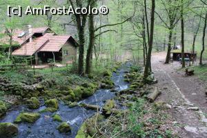 [P09] Munții Pădurea Craiului, Peștera Vadul Crișului, Casa de bilete în dreapta și poteca largă ce merge spre ea » foto by mprofeanu
 - 
<span class="allrVoted glyphicon glyphicon-heart hidden" id="av1066251"></span>
<a class="m-l-10 hidden" id="sv1066251" onclick="voting_Foto_DelVot(,1066251,3850)" role="button">șterge vot <span class="glyphicon glyphicon-remove"></span></a>
<a id="v91066251" class=" c-red"  onclick="voting_Foto_SetVot(1066251)" role="button"><span class="glyphicon glyphicon-heart-empty"></span> <b>LIKE</b> = Votează poza</a> <img class="hidden"  id="f1066251W9" src="/imagini/loader.gif" border="0" /><span class="AjErrMes hidden" id="e1066251ErM"></span>