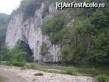 [P09] Defileul Crisului - in fata se zareste intrarea in Pestera Ungurul Mare » foto by biancuta
 - 
<span class="allrVoted glyphicon glyphicon-heart hidden" id="av147428"></span>
<a class="m-l-10 hidden" id="sv147428" onclick="voting_Foto_DelVot(,147428,3850)" role="button">șterge vot <span class="glyphicon glyphicon-remove"></span></a>
<a id="v9147428" class=" c-red"  onclick="voting_Foto_SetVot(147428)" role="button"><span class="glyphicon glyphicon-heart-empty"></span> <b>LIKE</b> = Votează poza</a> <img class="hidden"  id="f147428W9" src="/imagini/loader.gif" border="0" /><span class="AjErrMes hidden" id="e147428ErM"></span>